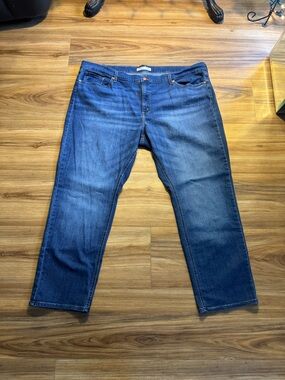 Signature by Levi Strauss Women’s Straight Leg Medium Blue Jeans